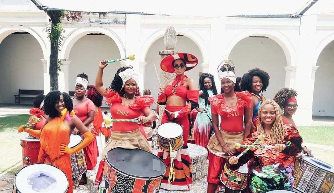 Anitta leiloa figurinho de clipe em prol do Pantanal