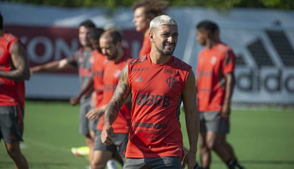 Flamengo renovou com Arrascaeta depois de um ano de negociação