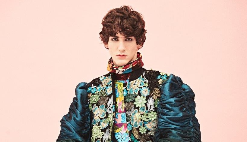 De jogador de tênis a top model internacional: brasileiro de 18 anos rouba a cena nos desfiles de Milão!