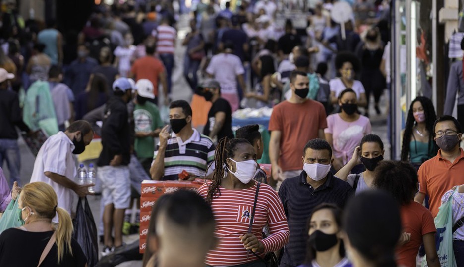 Ômicron deve atingir pico em fevereiro, afirmam especialistas