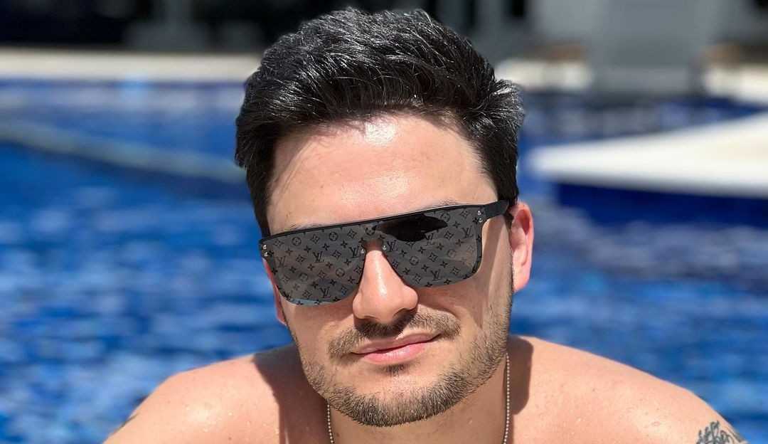 Felipe Neto tem crise de pânico antes de viagem