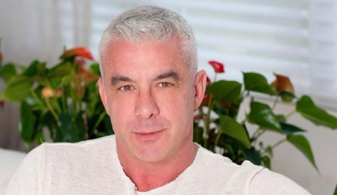 Após revelar luta contra o câncer, Alexandre Correa ganha música de Simaria e se emociona