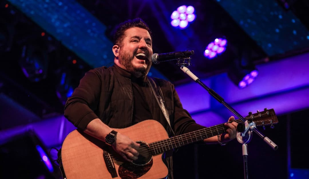 Turbina de avião com cantor Bruno e sua família estoura e causa pouso de emergência