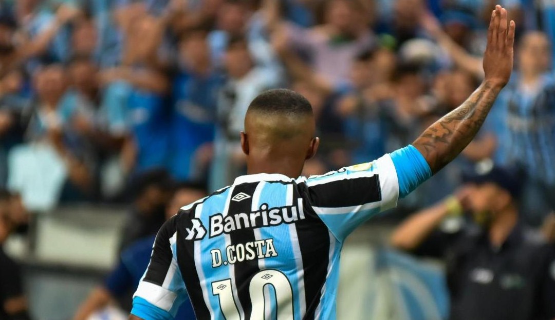 “/Tchauzinho”/ confirmado: Douglas Costa não é mais jogador do Grêmio