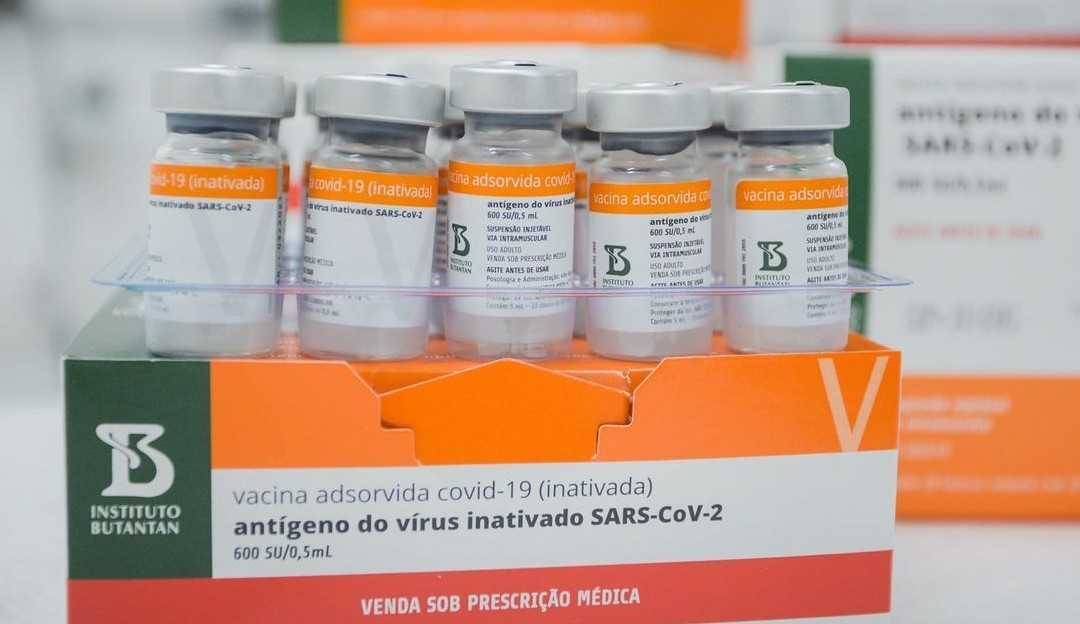 Pesquisa diz para vacinados com Coronavac: é mais eficaz tomar reforço de marca diferente