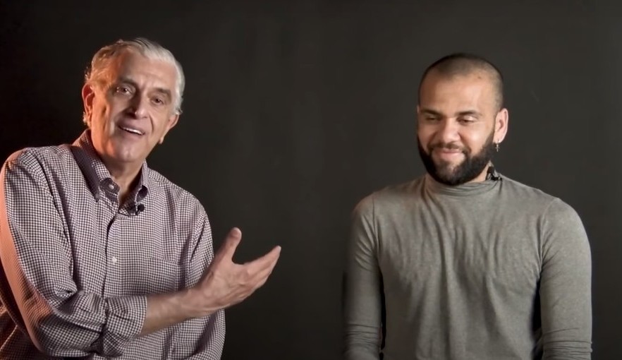 Petraglia revela que se não fosse o Barcelona, Daniel Alves iria jogar no Athletico PR em 2022