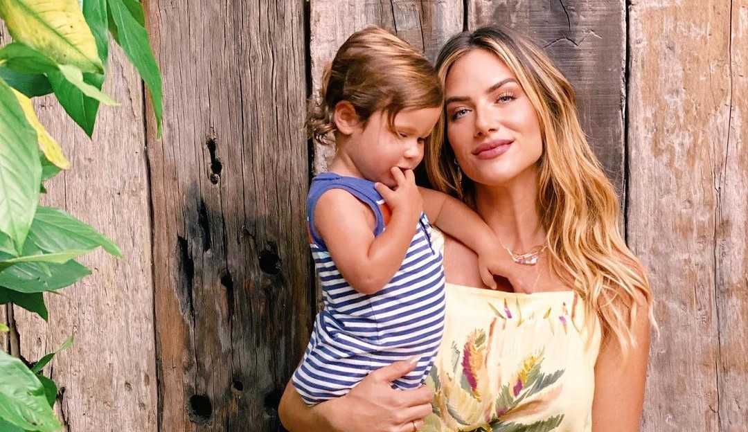 Giovanna Ewbank encanta seguidores com semelhança entre ela e o filho