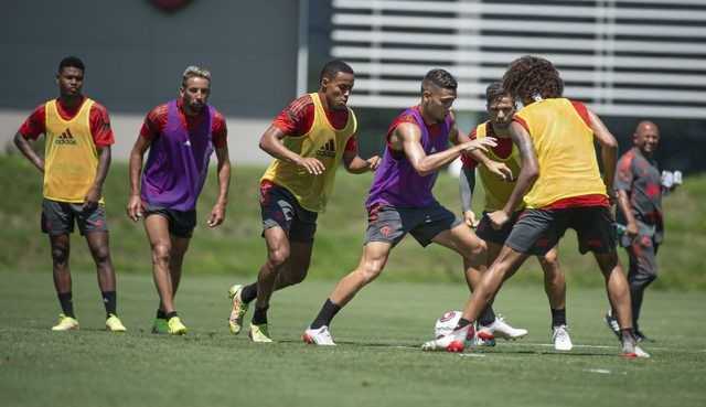 Flamengo estreia no Campeonato Carioca com reforços da Copinha