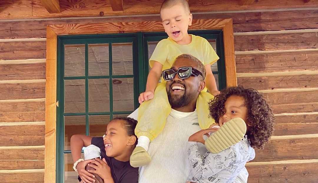 Kanye West se revolta e culpa Kim Kardashian ao ver a filha de 8 anos usando batom no TikTok