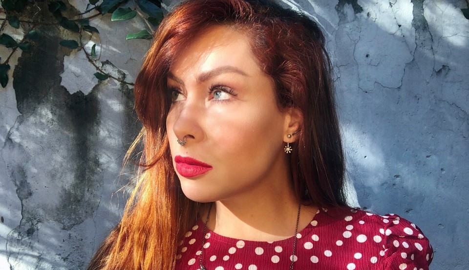 Pitty comenta sobre as músicas com sonoridade da década de 80 produzidas na atualidade