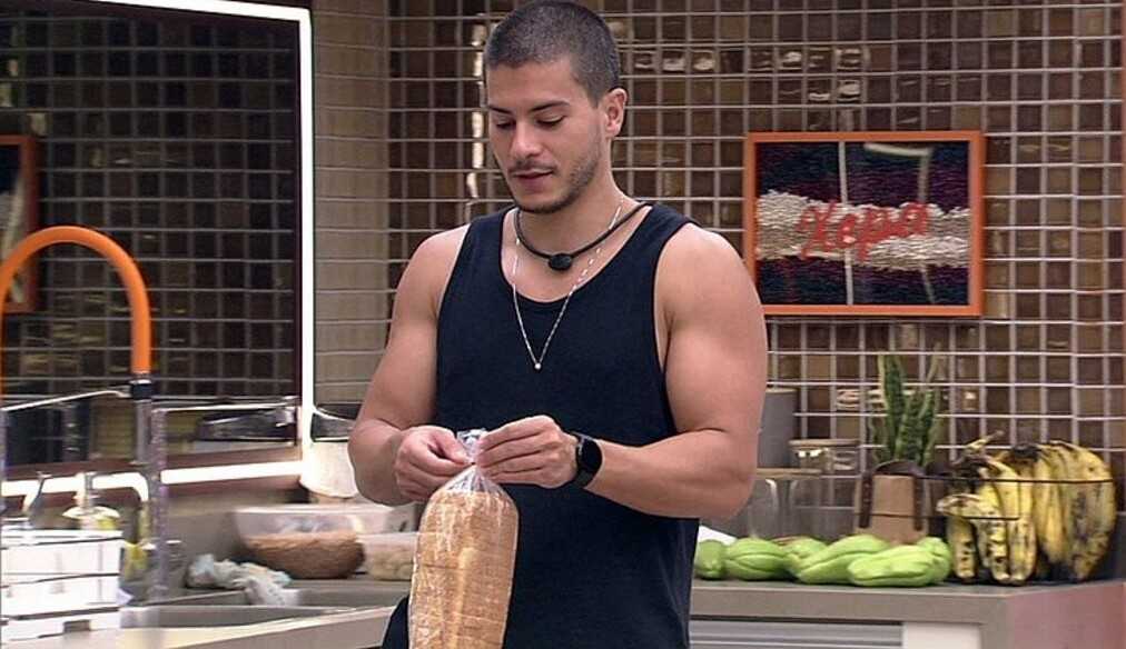 BBB22: Arthur Aguiar quebra a dieta e diverte público nas redes sociais