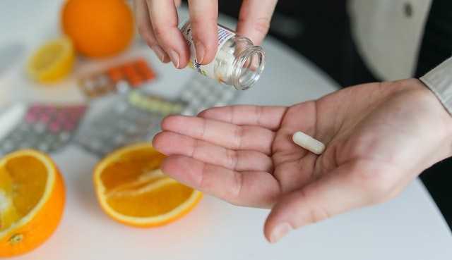 Suplemento vitamínico: saiba qual o momento certo para o consumo