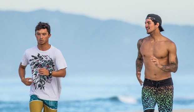 Nakagima deleta post sobre o amigo Gabriel Medina após repercussão