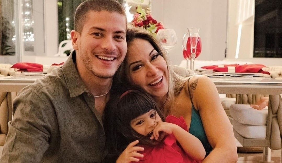 Maíra Cardi afirma que médico colocou vida de Arthur Aguiar em risco: “Eu avisei”
