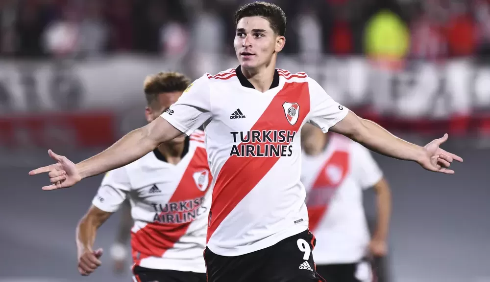 Manchester City acertou a contratação  de Julian Alvarez