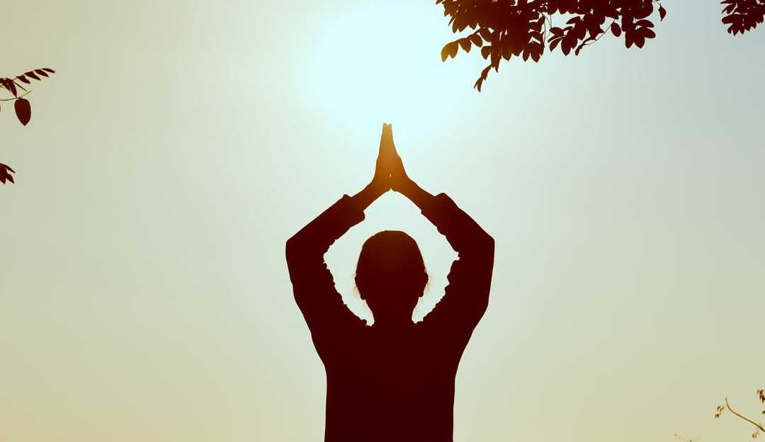 Meditação: a respiração é um meio que ajuda no controle da ansiedade e prolonga o foco.