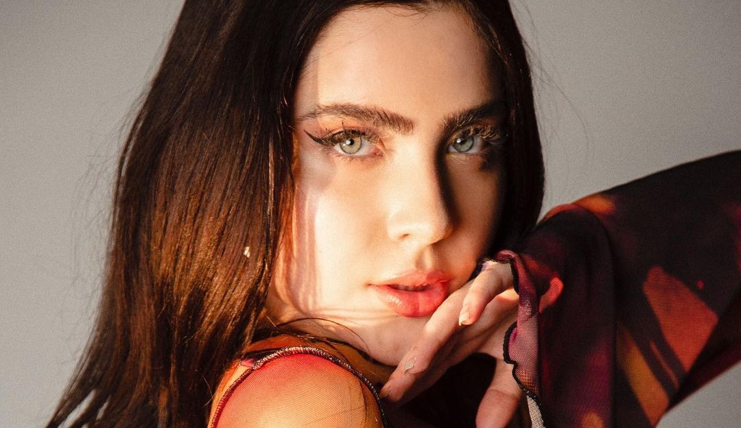 Tendência BBB22: Jade Picon usa luvas em diversos looks