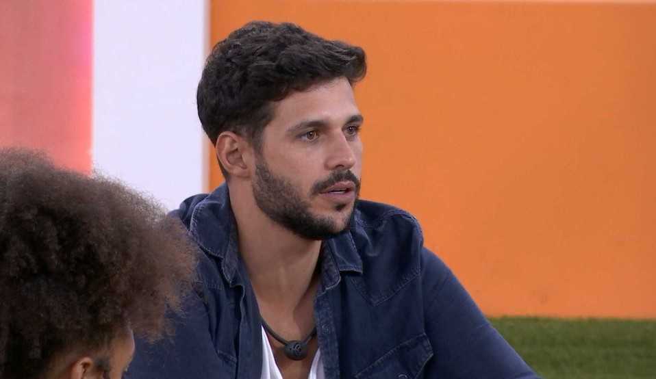 BBB22: Emparedado Rodrigo lamenta solidão: ‘todo mundo se uniu contra mim”/