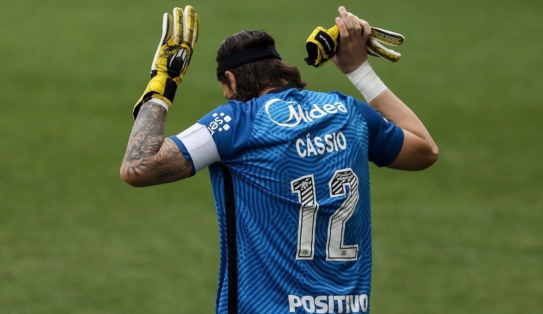 Cássio testa positivo para Covid-19 e desfalca Corinthians no clássico contra o Santos