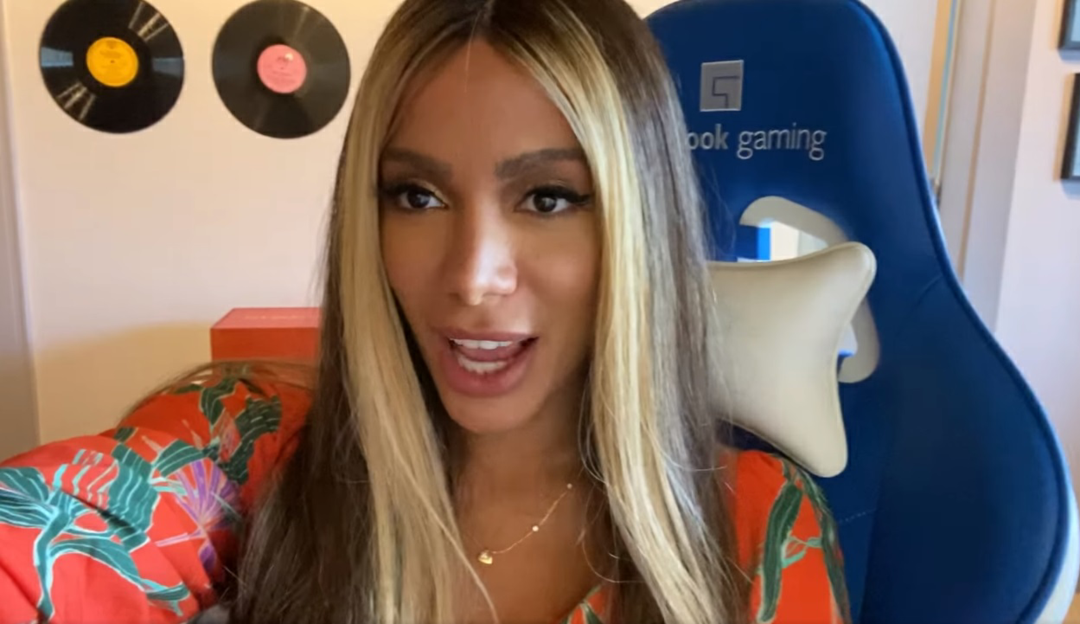 Anitta fez sua estréia no mundo gamer com direito a live: “Perdida”