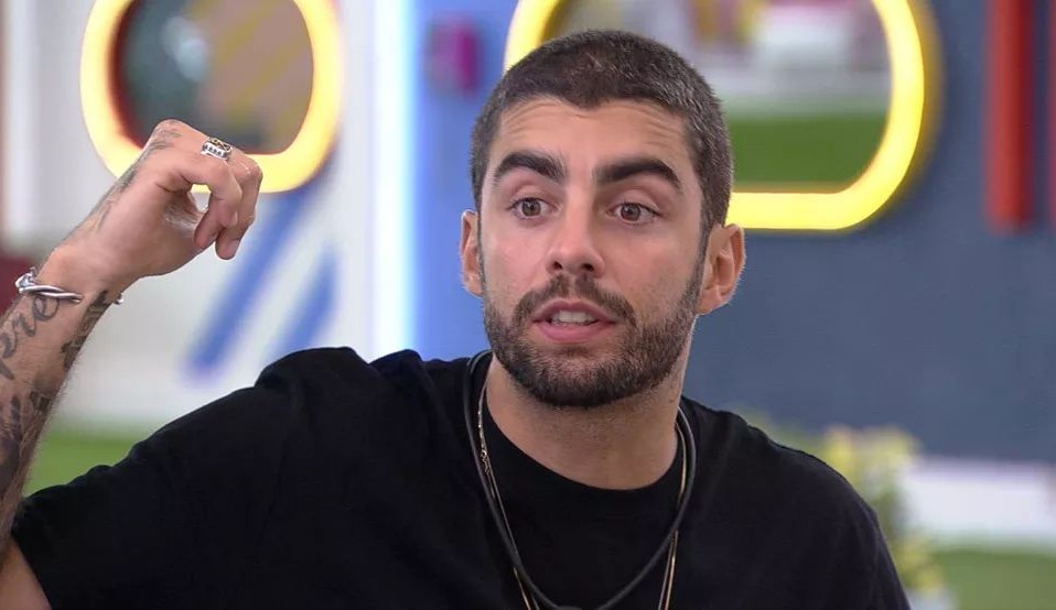 BBB22: Em discussão sobre idade, Pedro Scooby se exalta
