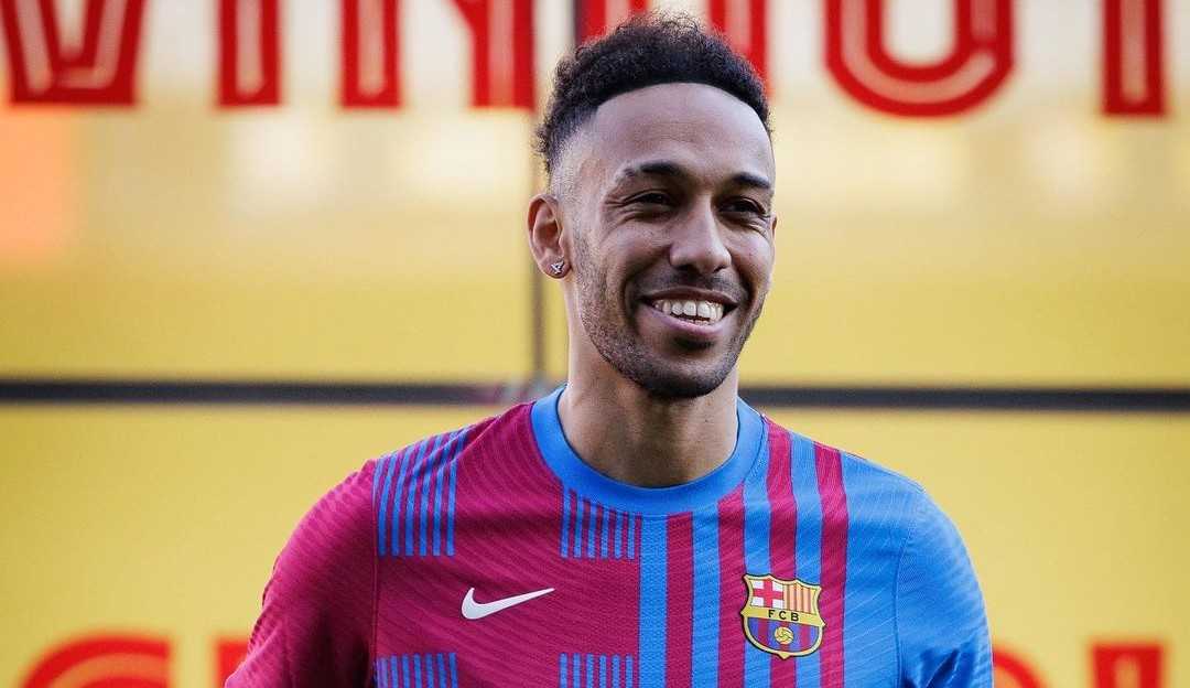 Aubameyang chega ao Barcelona e se diz pronto para ajudar o técnico Xavi Hernandez
