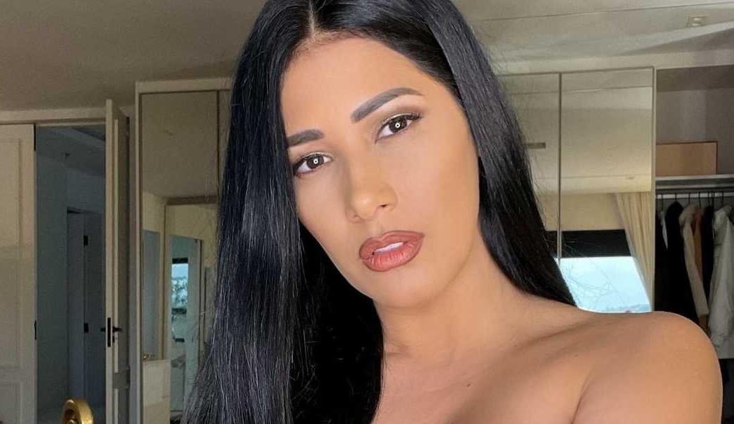 Simaria conta aos fãs que já foi traída