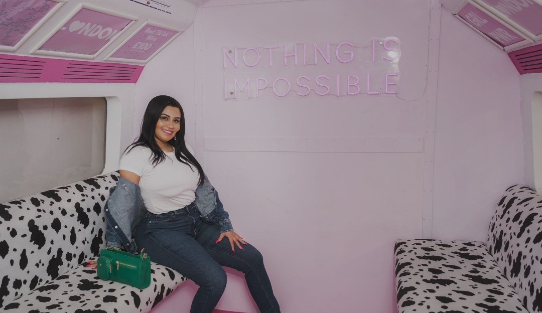 Cantora e compositora Rubi Brazil fala sobre importância de estimular e inspirar as pessoas na internet