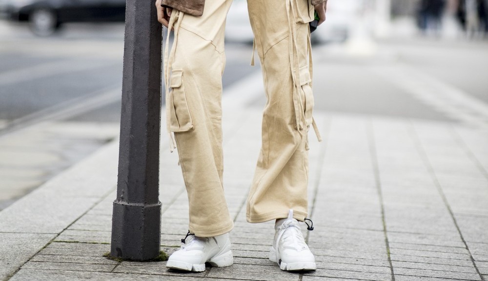 Anos 2000 em alta: a calça cargo está de volta