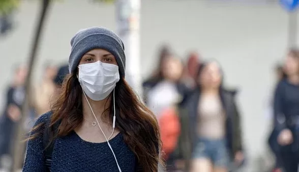 Pesquisas apontam que mulheres contraem menos a Covid-19