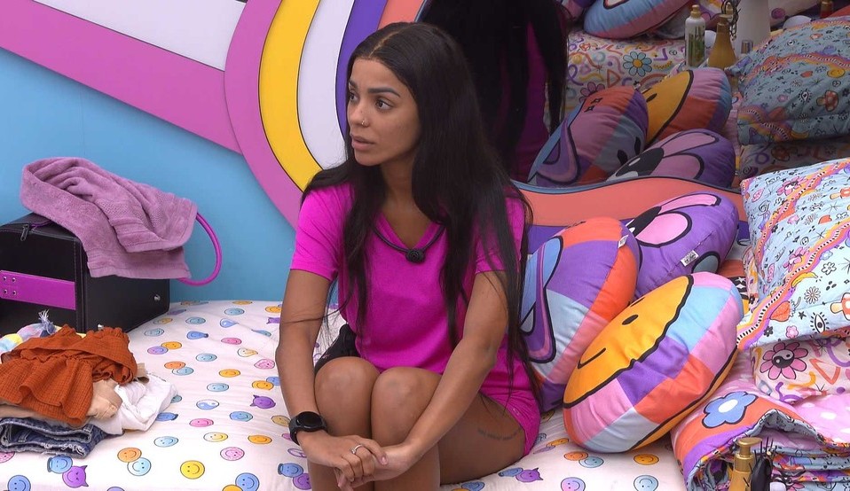 BBB22: Brunna reclama de brothers cantando: “/High School Musical tá bombando lá dentro, né? The Voice”/