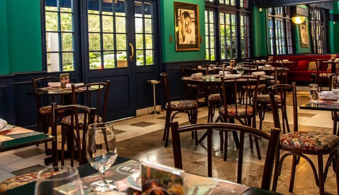 Conheça o aconchegante Ça-Va, restaurante do chef Erick Jacquin