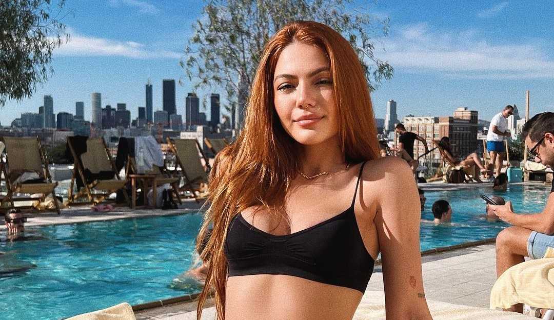 Sarah Poncio posta foto sensual em lugar paradisíaco de Los Angeles