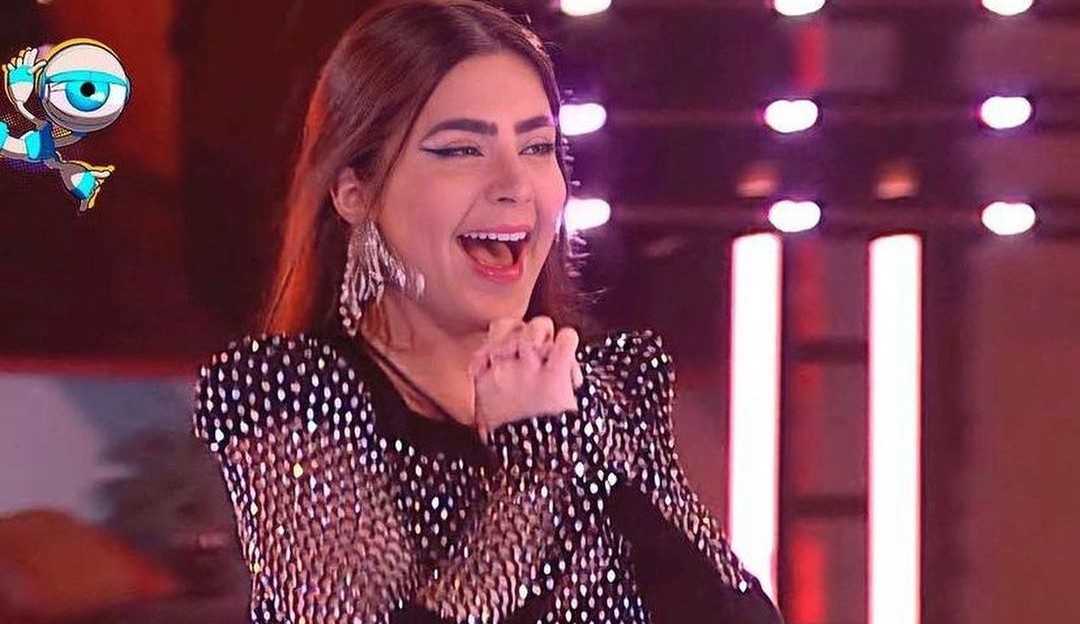 BBB22: Jade Picon apresenta Live do Líder enquanto se arruma para sua festa