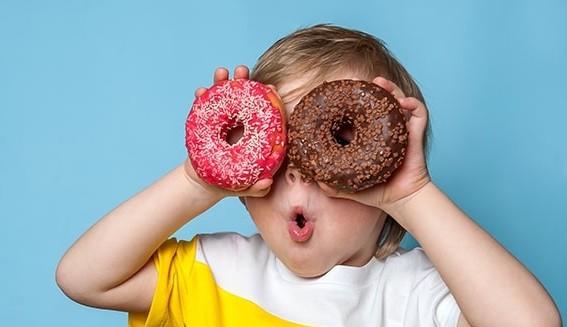 Obesidade infantil: Uma a cada dez crianças está acima do peso no Brasil