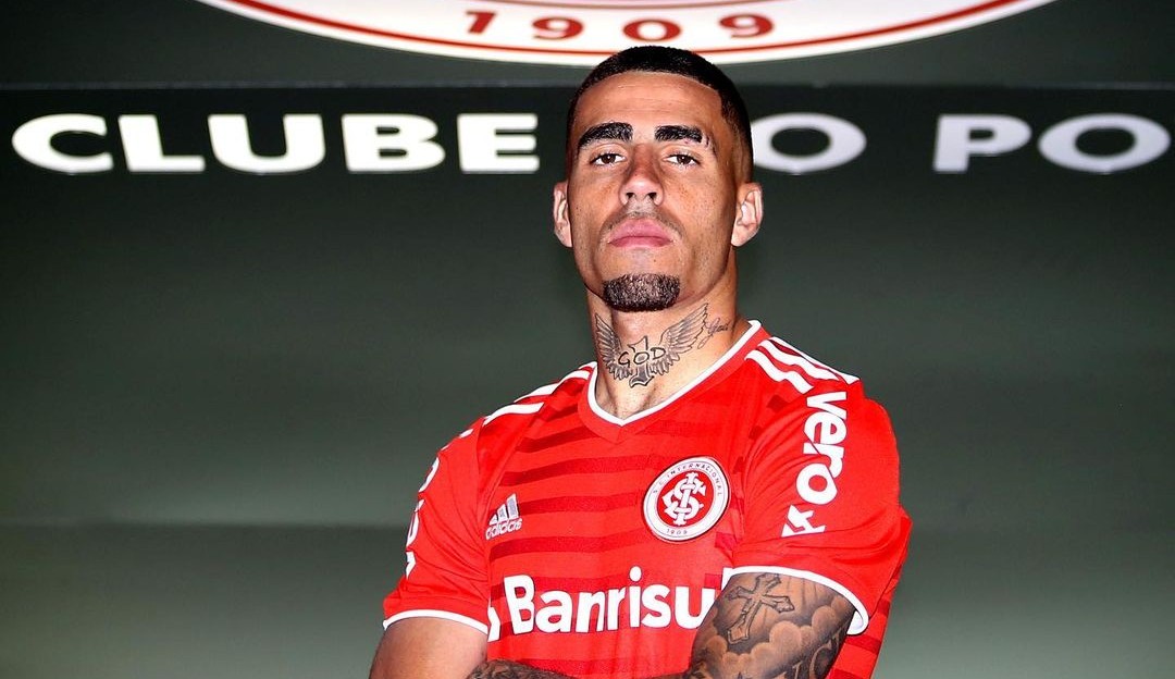 Internacional apresenta volante Gabriel, ex-Corinthians