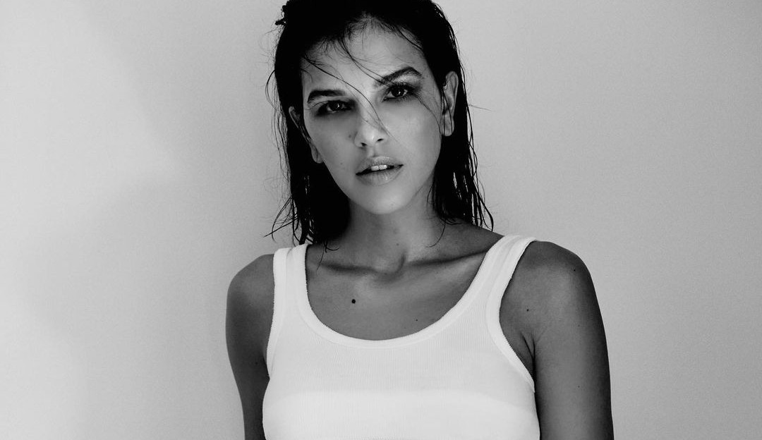 Mariana Rios relembra perrengue financeiro: “/Vendia bombom e pão de mel”/