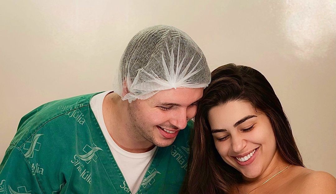 Vivian Amorim descreve primeiros dias de experiência materna em post