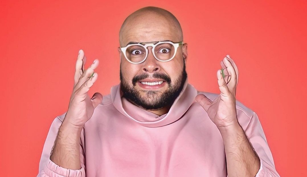 BBB22: Tiago Abravanel se preocupa com informação externa e chora em festa