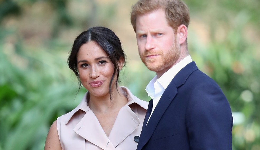 Principe Harry e Meghan Markle tem mansão invadida por mau cheiro