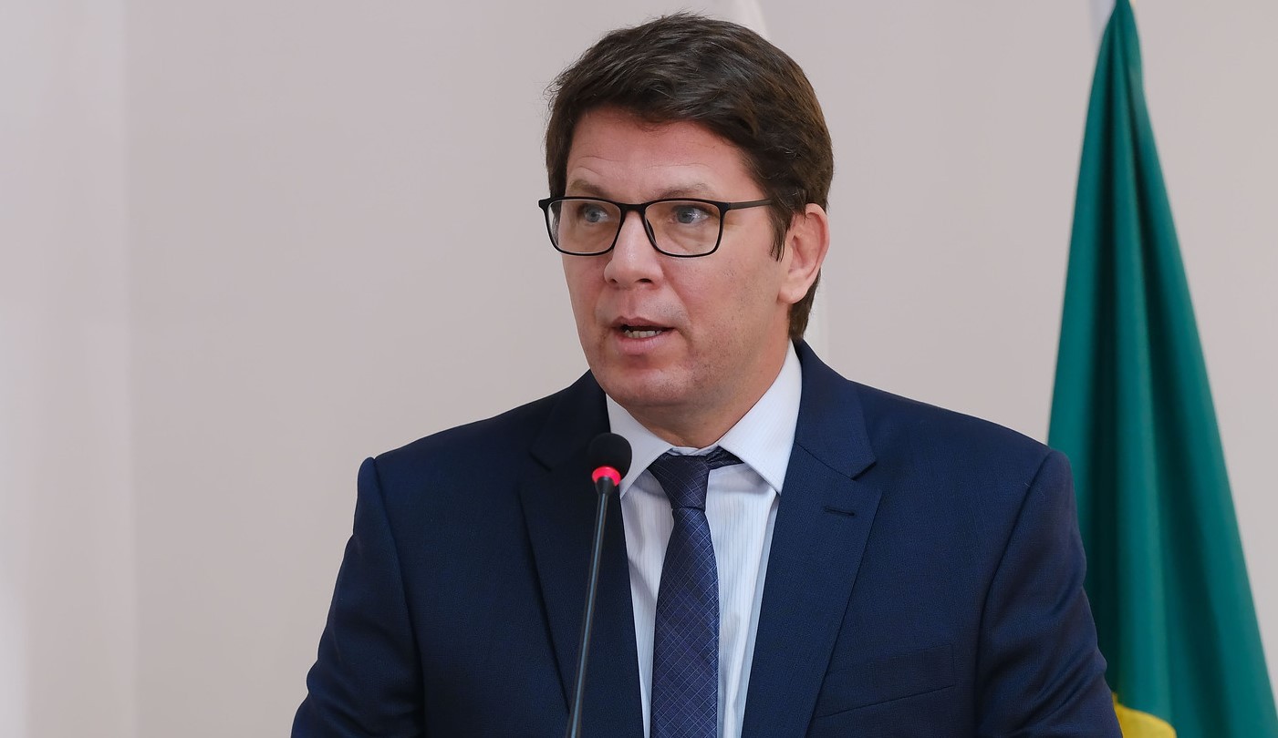 Ministério Público abre investigação para apurar : Os custos da viagem do secretário especial da cultura do governo federal Mario Frias