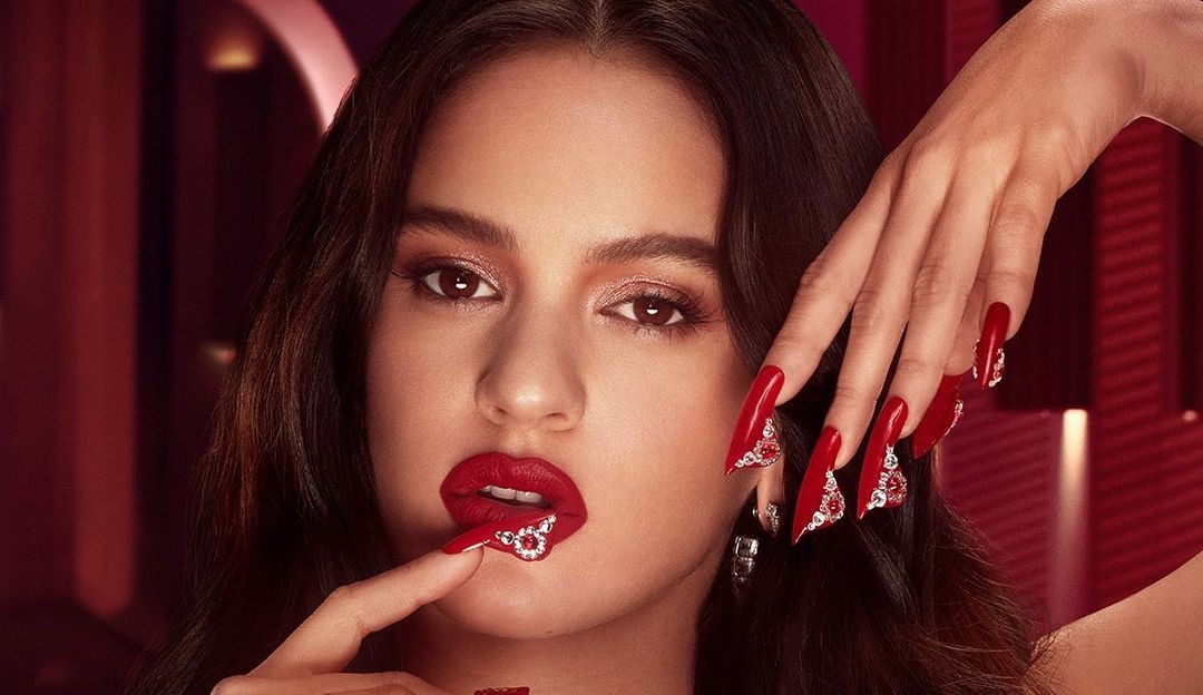 Poderosíssima: Rosalía aparece em seu novo videoclipe ‘Saoko’ com a gangue de motoqueiras e um figurino sensual