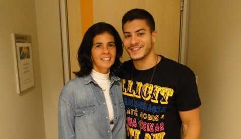 Mãe de Arthur Aguiar diz que não fala com Maíra Cardi