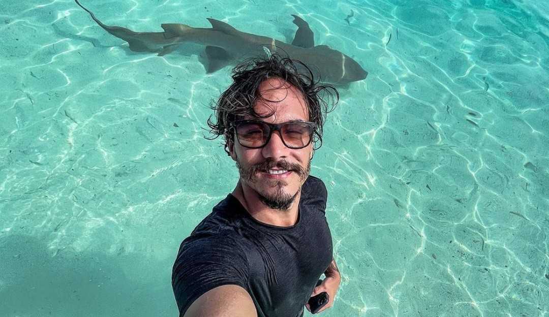 Irmã de Eliezer, do BBB22, explica como ele consegue viajar o mundo