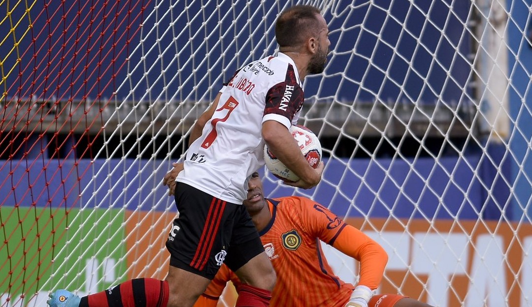 Com um time alternativo, Flamengo vence o Madureira com dificuldades