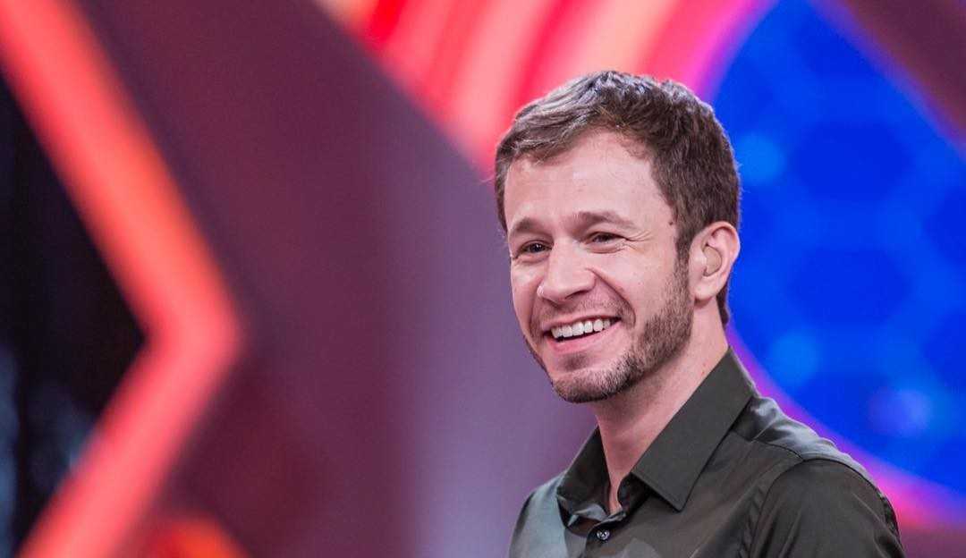 Tiago Leifert anuncia volta ao futebol, agora como comentarista