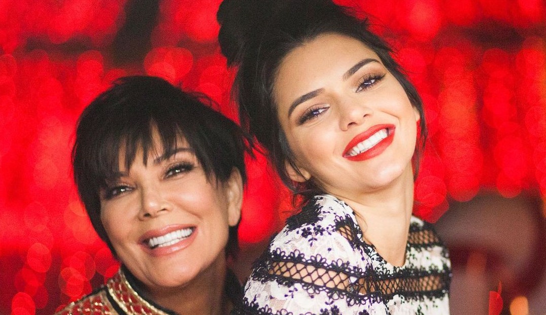 Kris Jenner pressiona Kendall Jenner publicamente a ter um filho