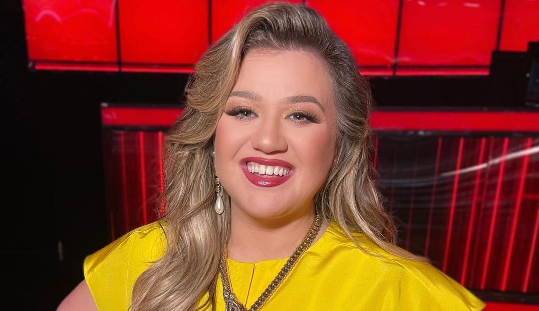 Após entrar na justiça para mudar sobrenome, Kelly Clarkson justifica: “/Meu novo nome reflete quem eu sou de forma completa”/