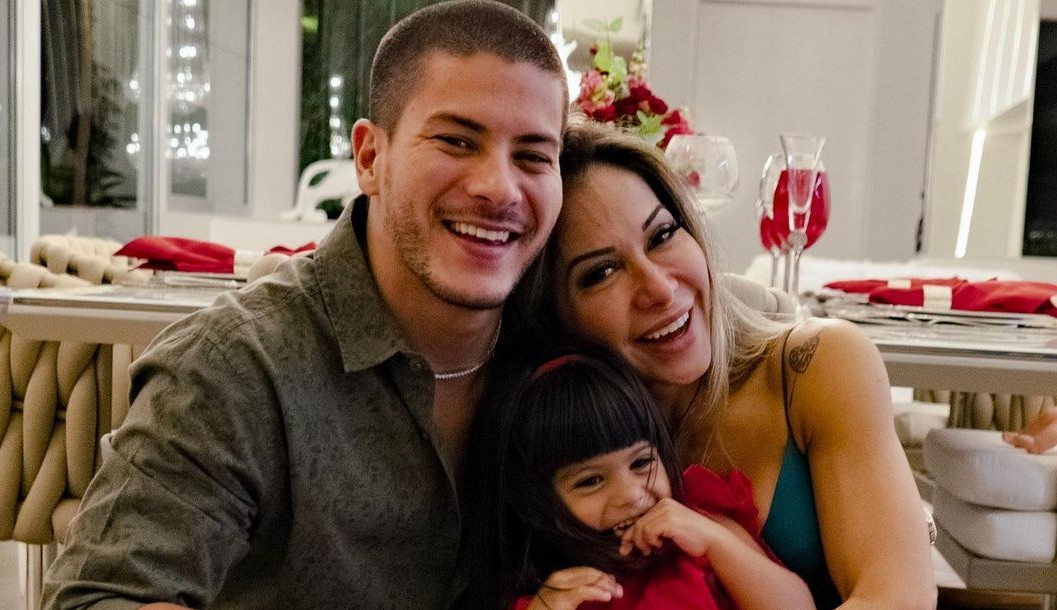 Filha de Arthur Aguiar sofre ataques nas redes sociais