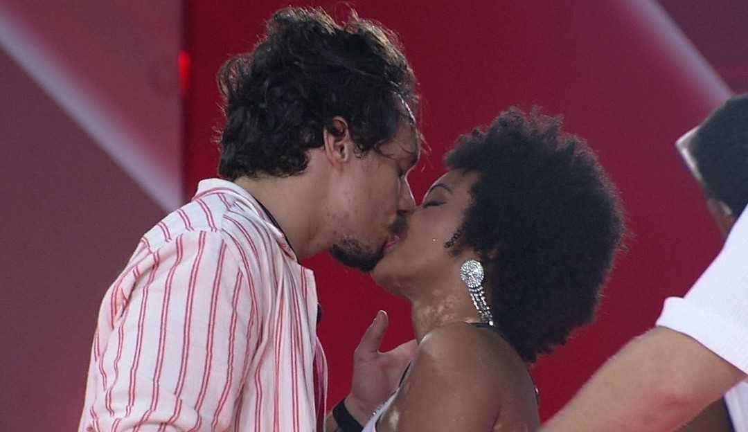 BBB22: Natália e Eliezer curtem clima de romance durante Festa Uma Noite na Americanas